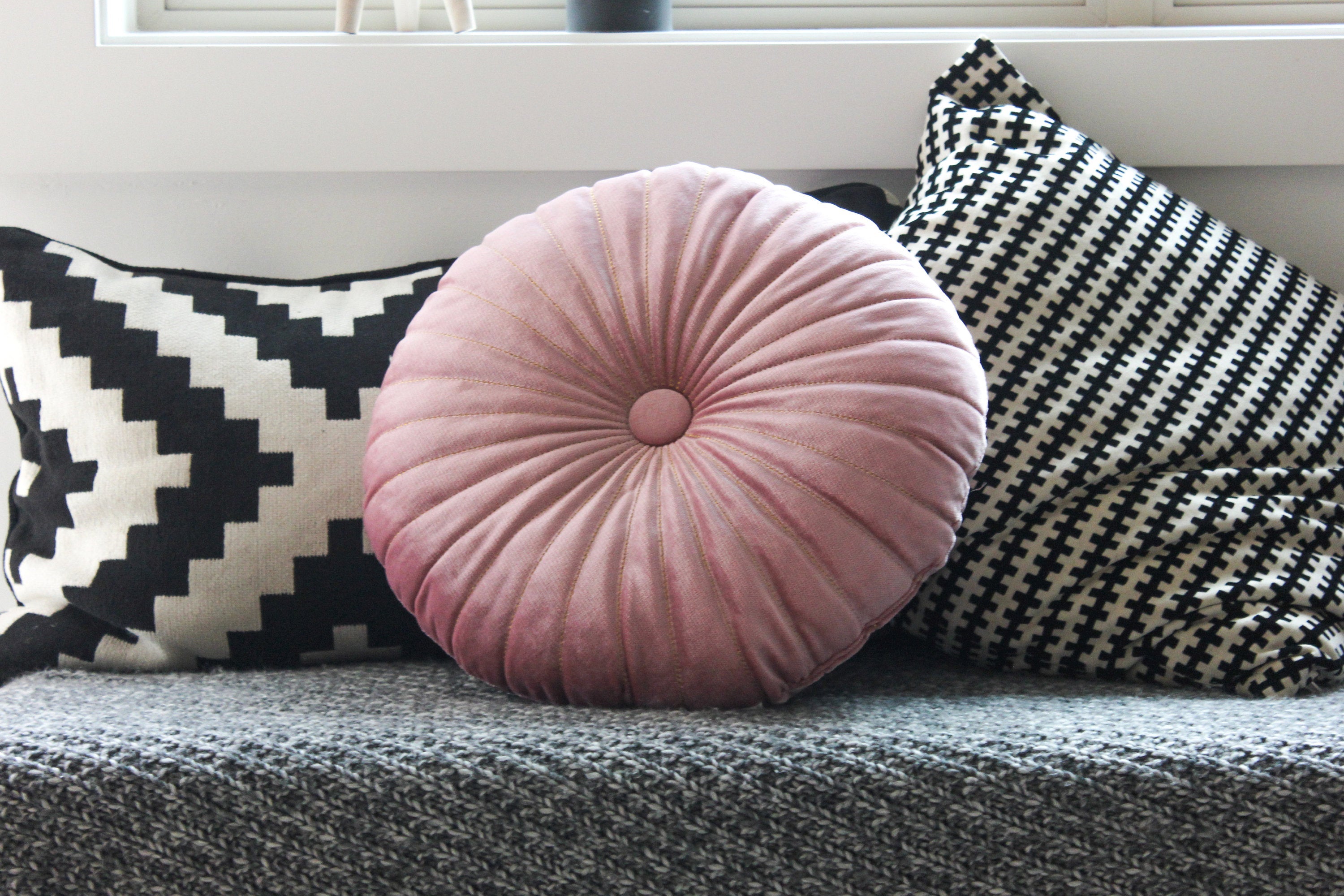 Vintage Boho Round Pintuck Decorative Cushion Circle Pillow