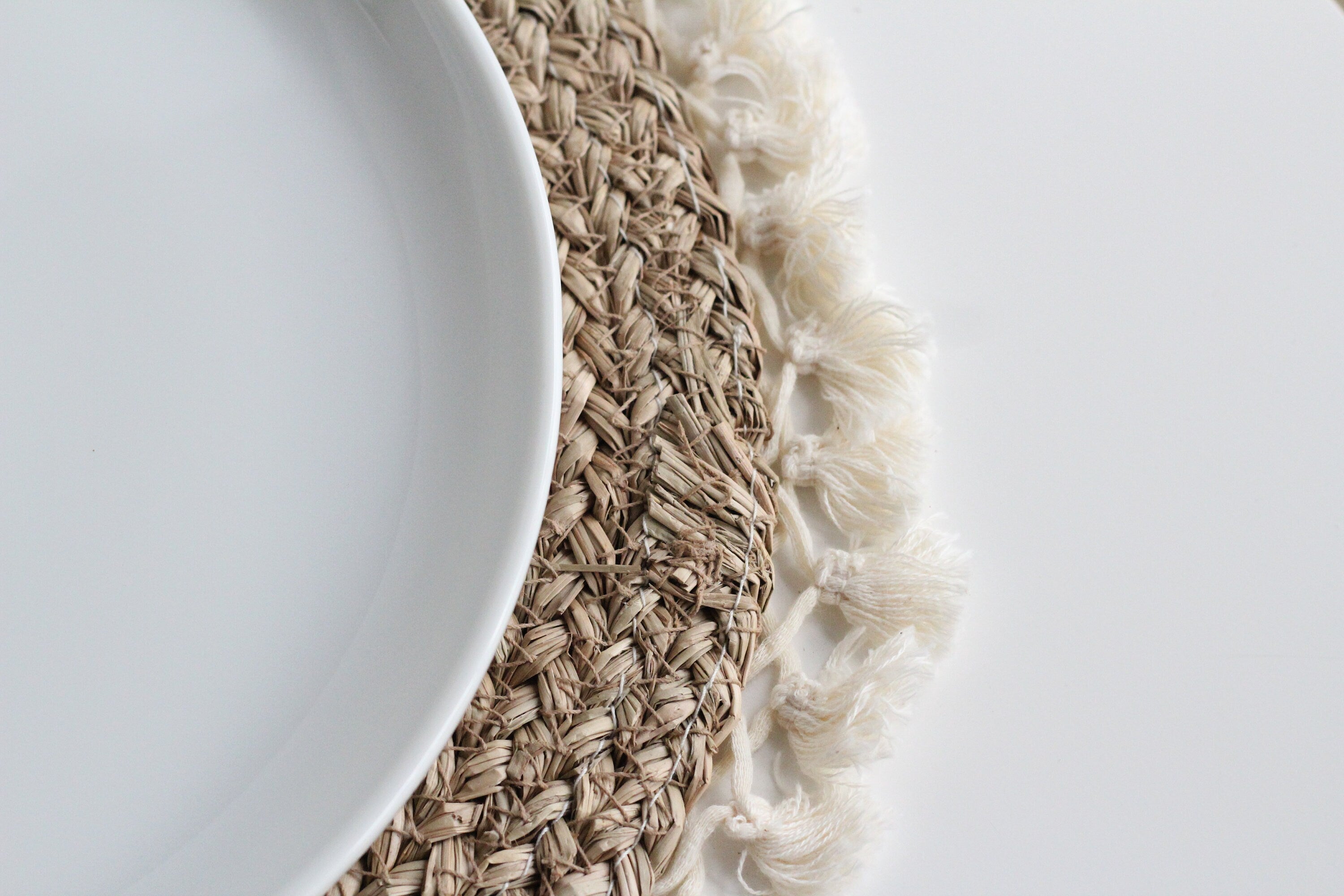 Boho Woven Seagrass Round Placemats with Macrame Tassels