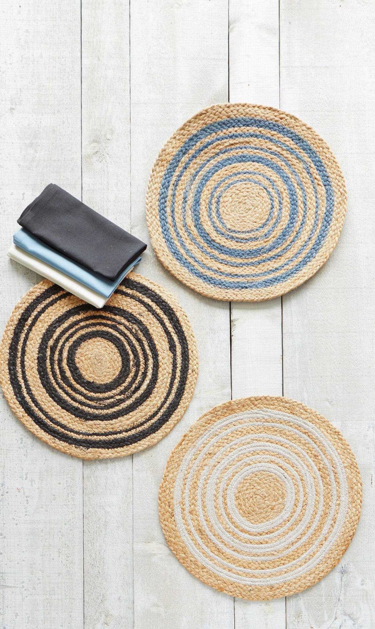 Set of 4 Two Tone Black Cotton and Jute Braided Round Placemat Set