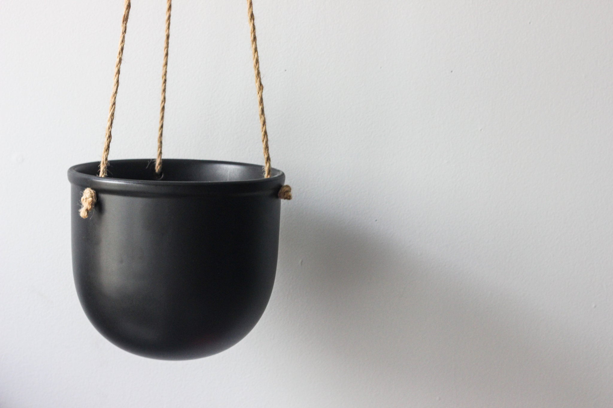 matte black hanging planter Matte Black Hanging Planter Pot – SPROUT & ABOUT