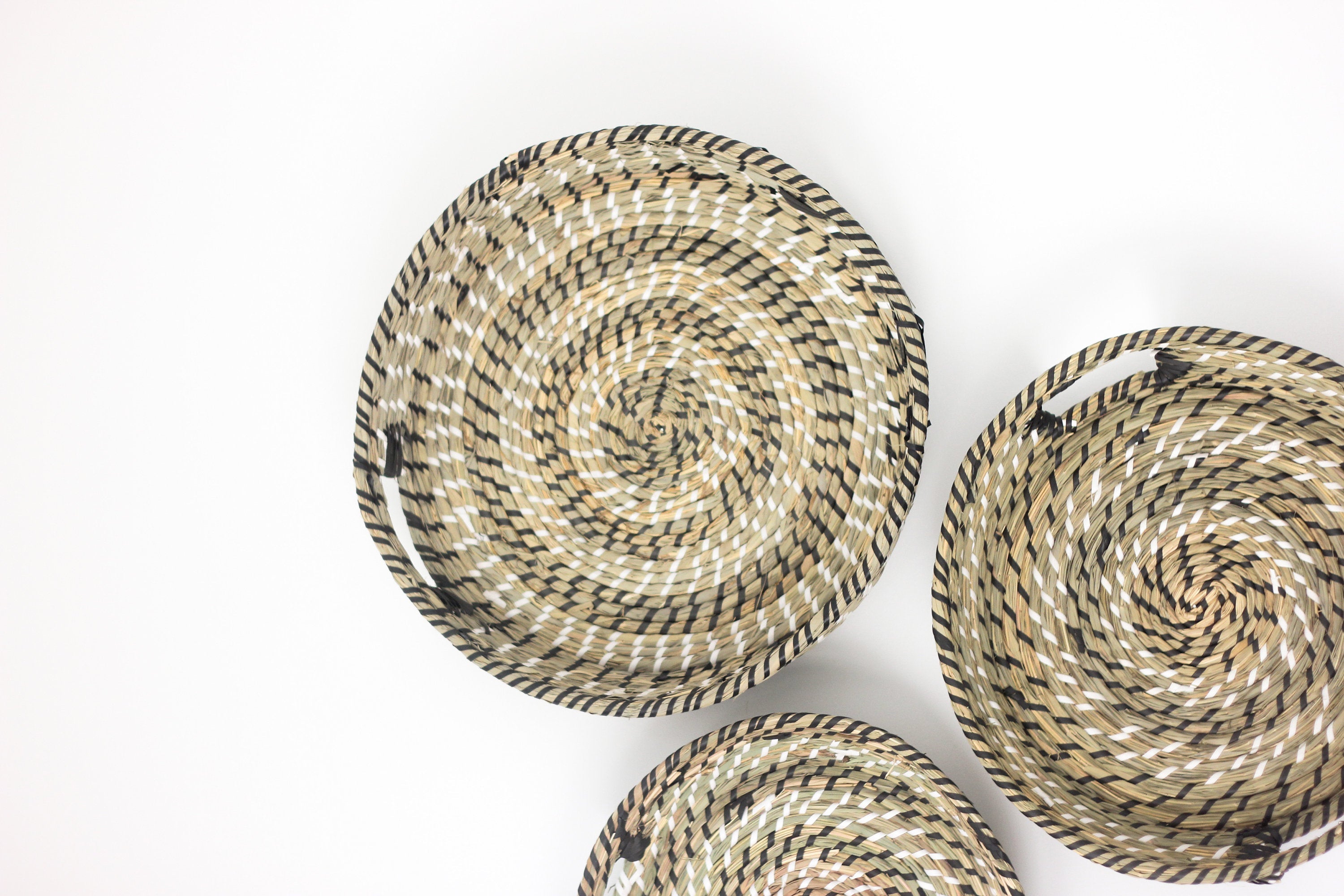 Wall Basket Boho Decor in Contrast Seagrass