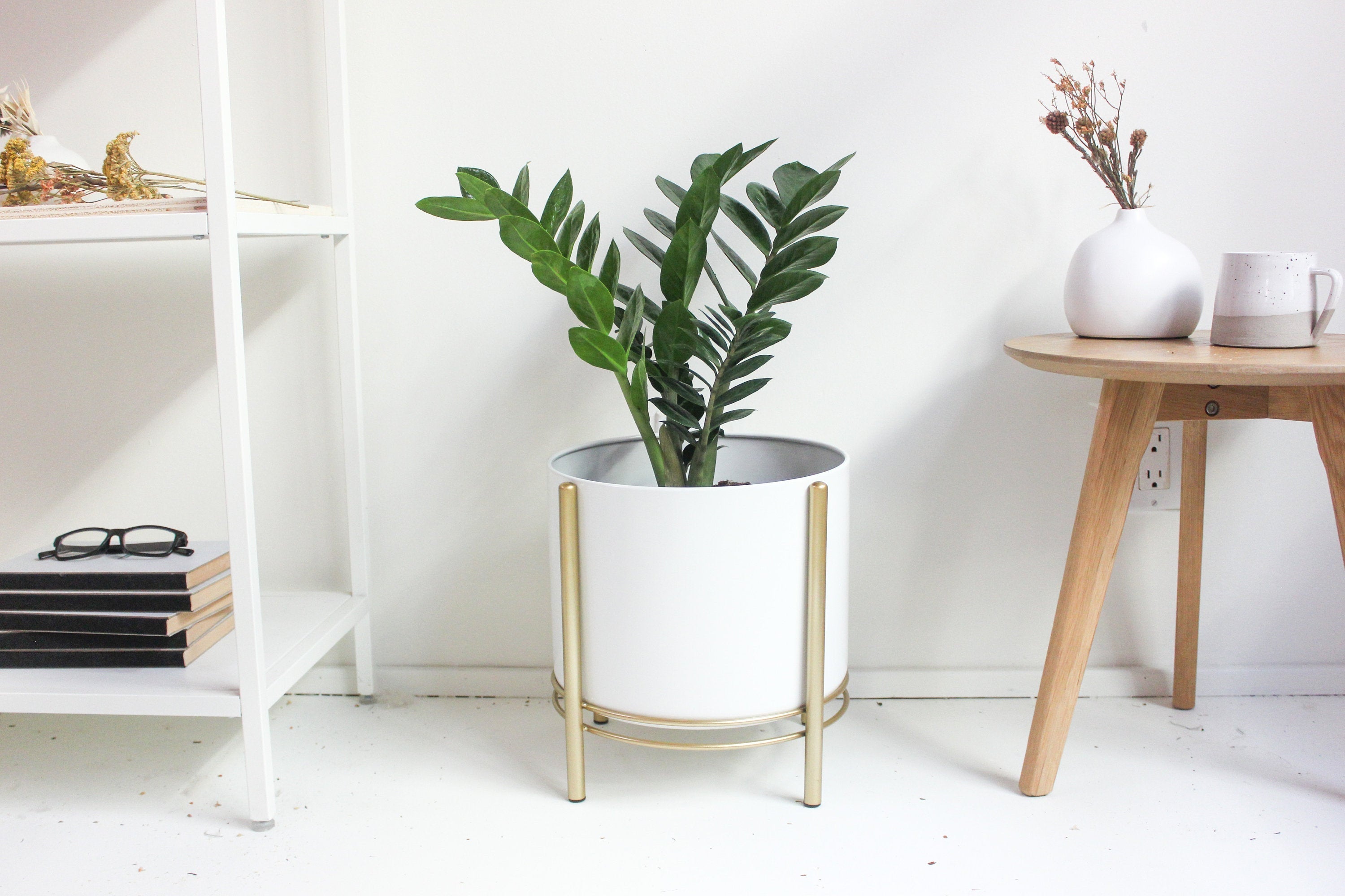 standing planter with pot White Standing Planter Pot with Modern Gold Plant Stand