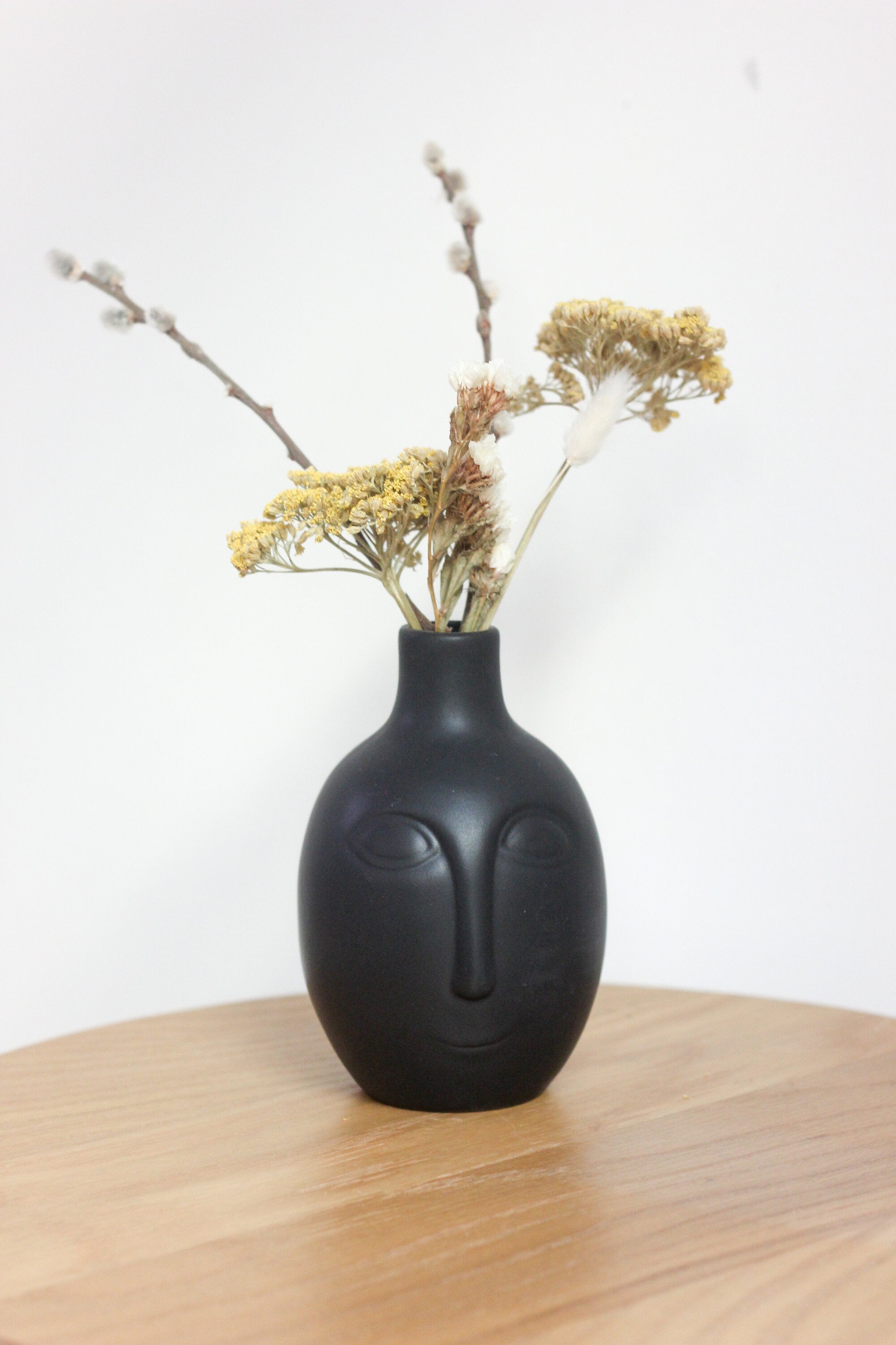 Face Vase in Matte Black for Dried Flowers