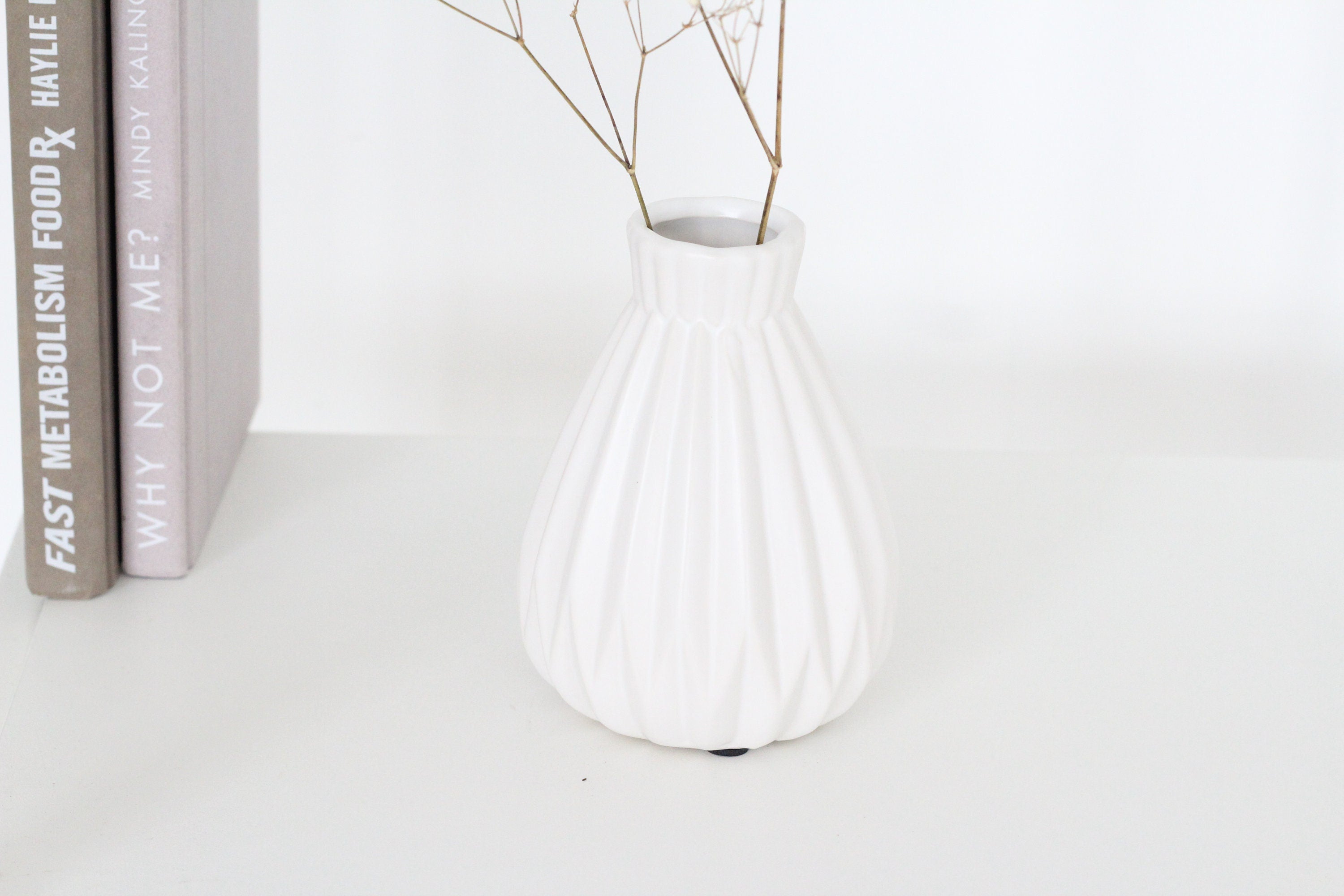 Japendi Geometric Vase for Dried or Fresh Flowers in Matte White
