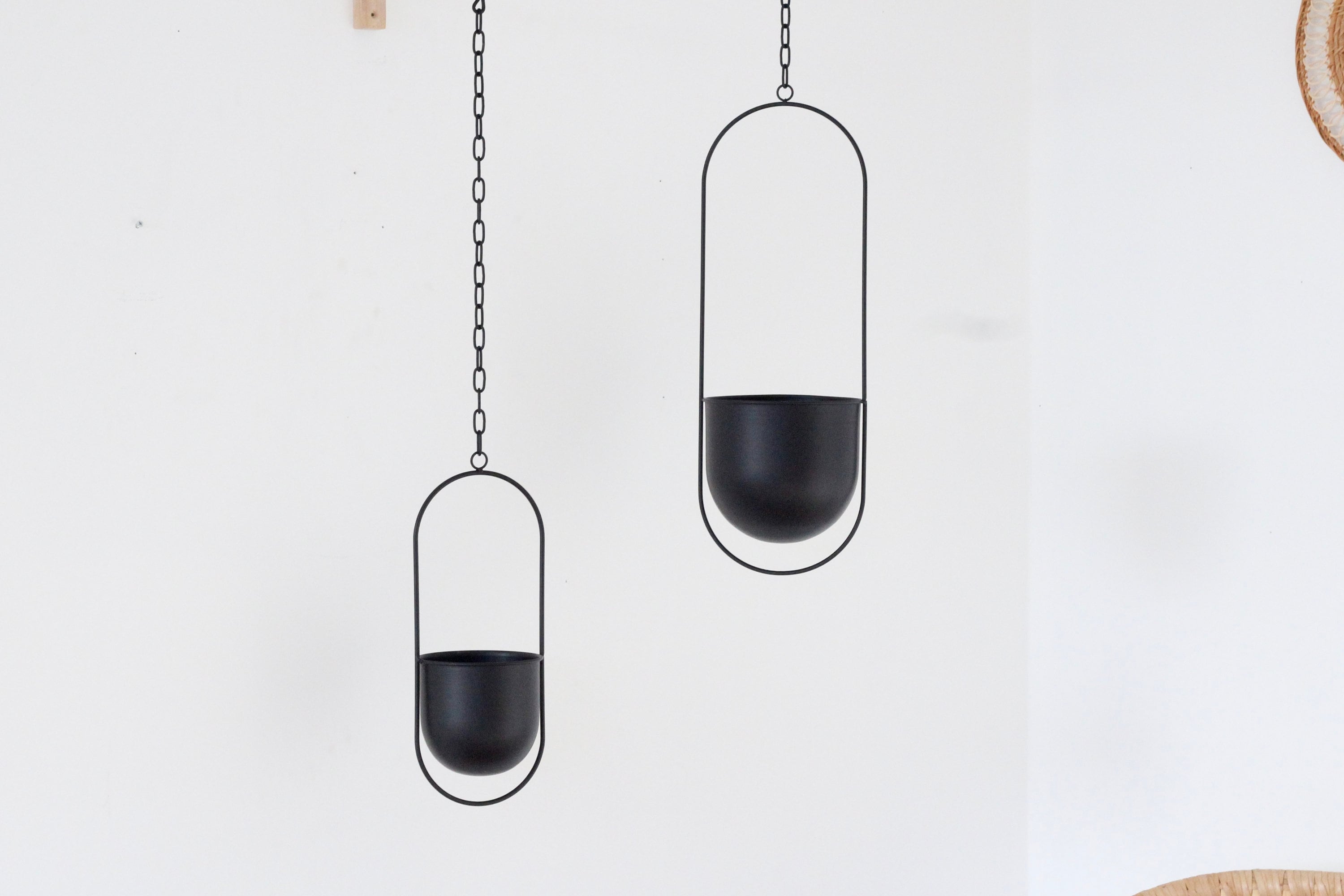Tiered Hanging Minimalist Matte Black Metal Oval Hanging Planter