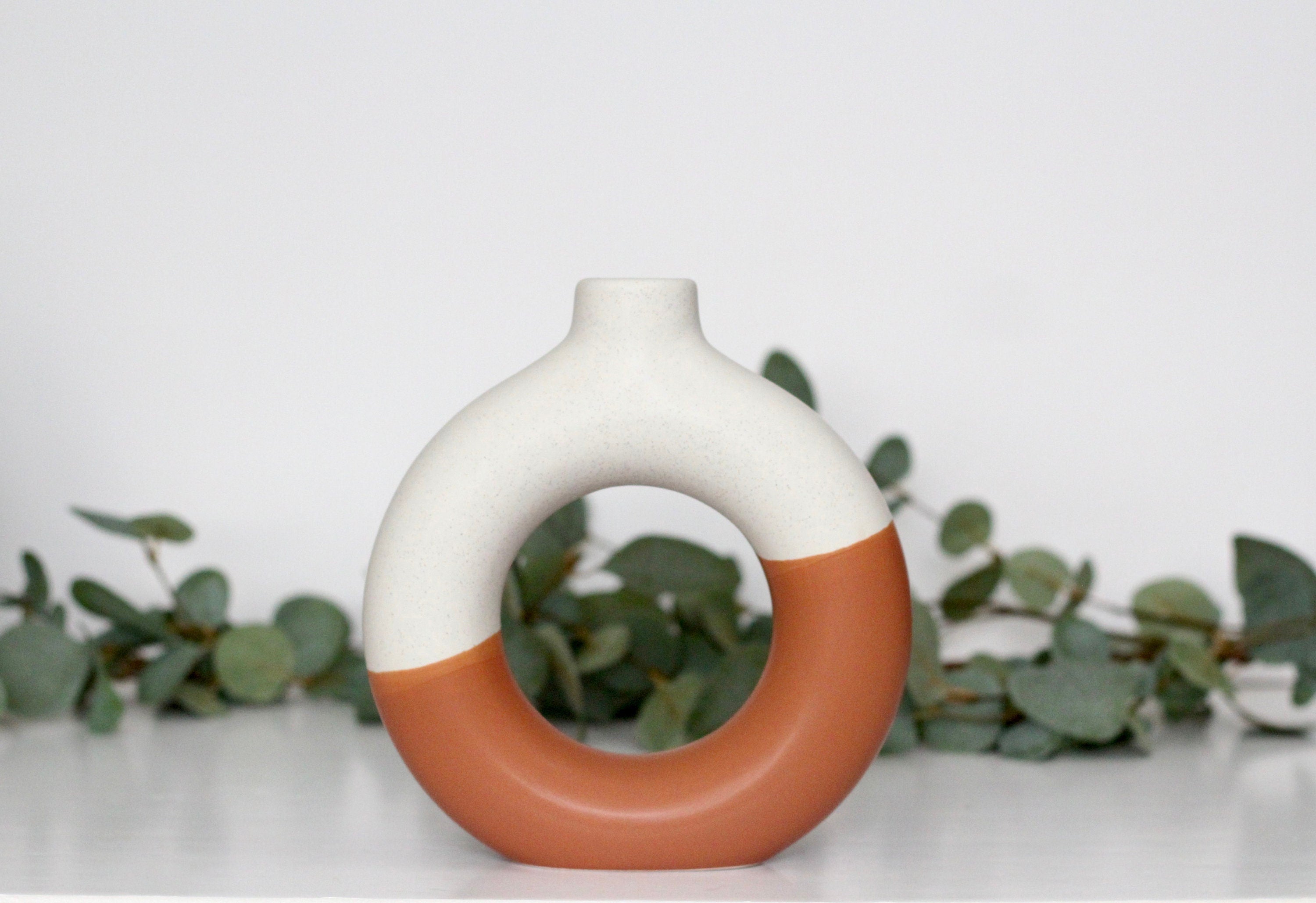 Two-tone Speckled Donut Circle Bud Vase