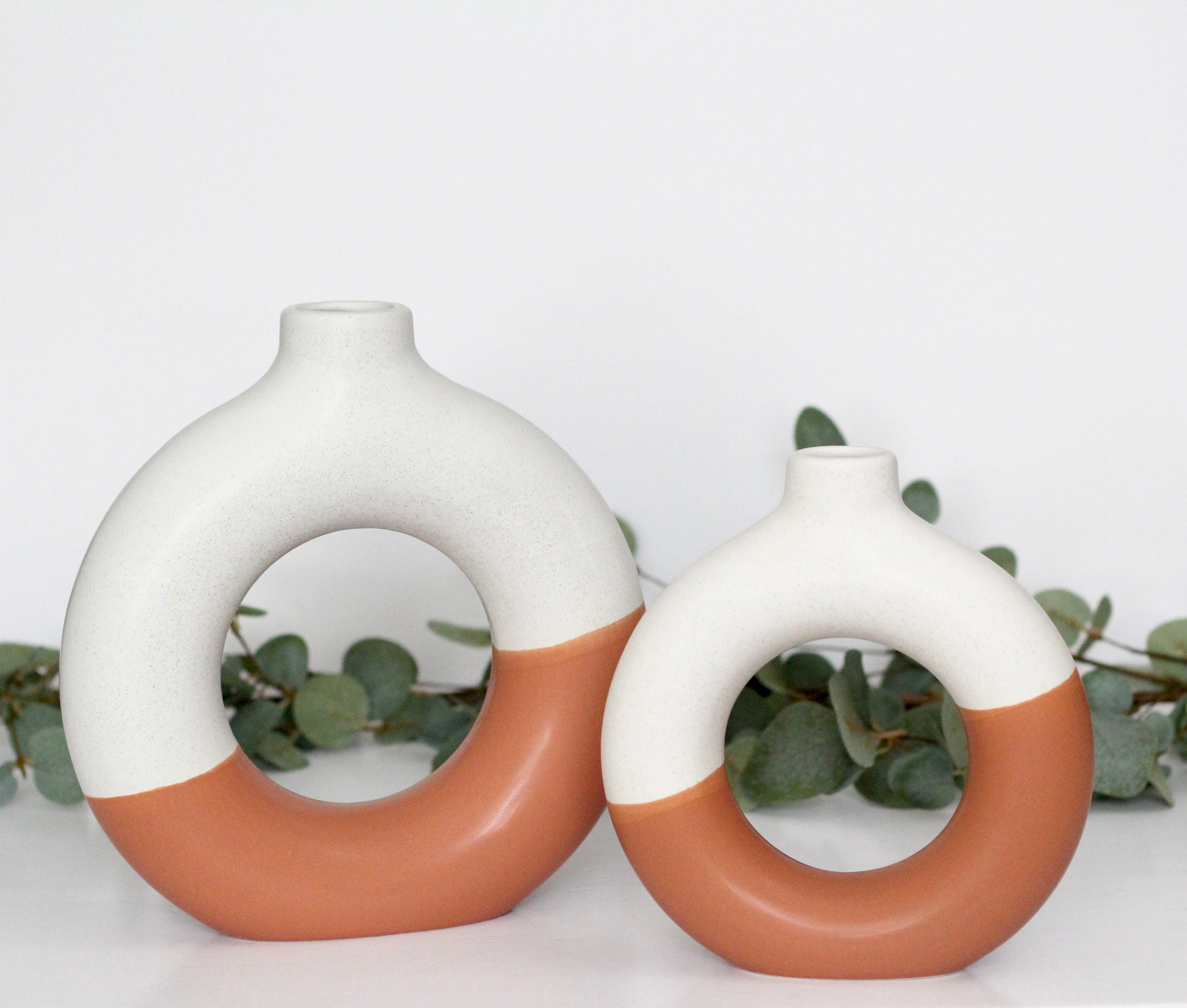 Two-tone Speckled Donut Circle Bud Vase