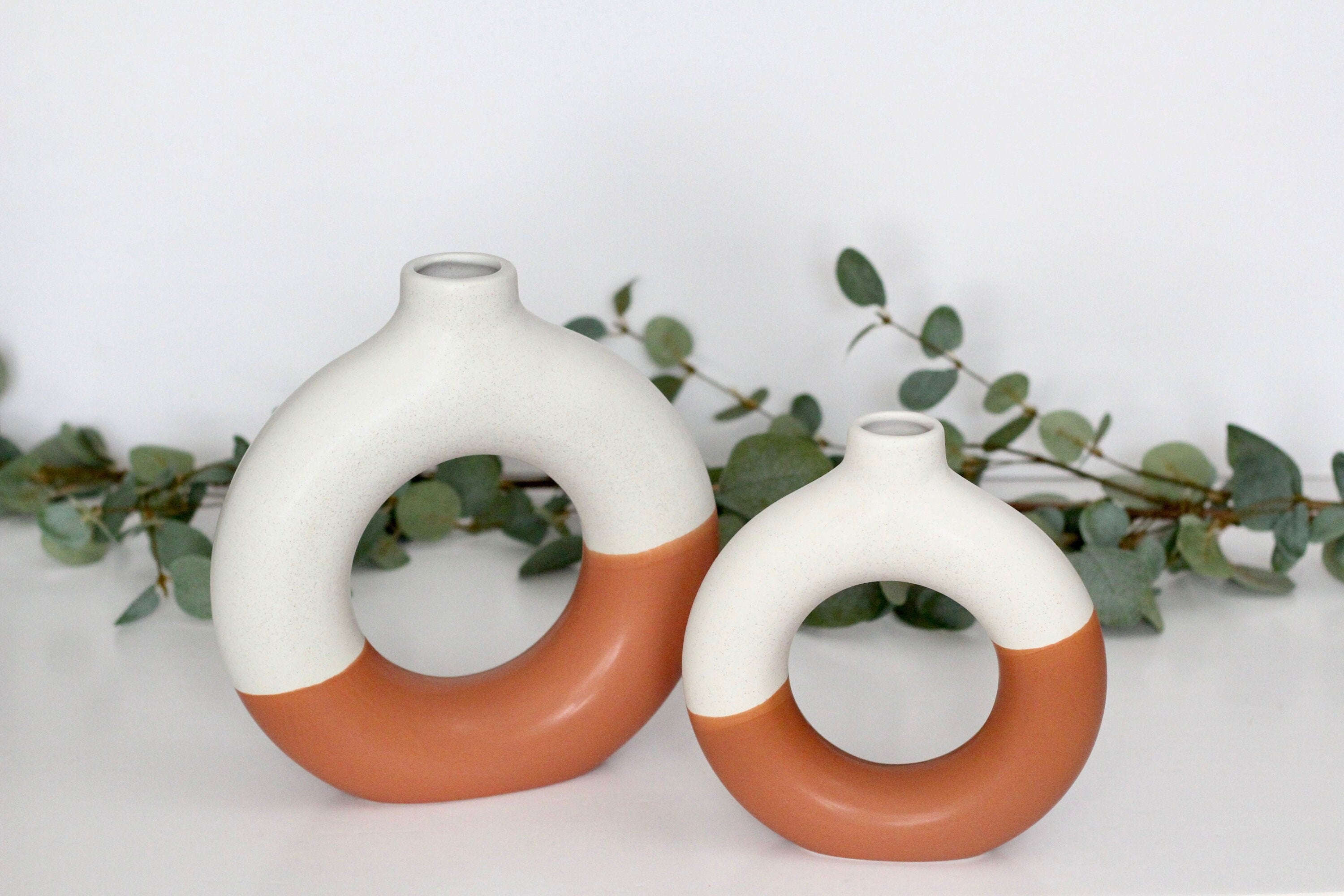 Two-tone Speckled Donut Circle Bud Vase